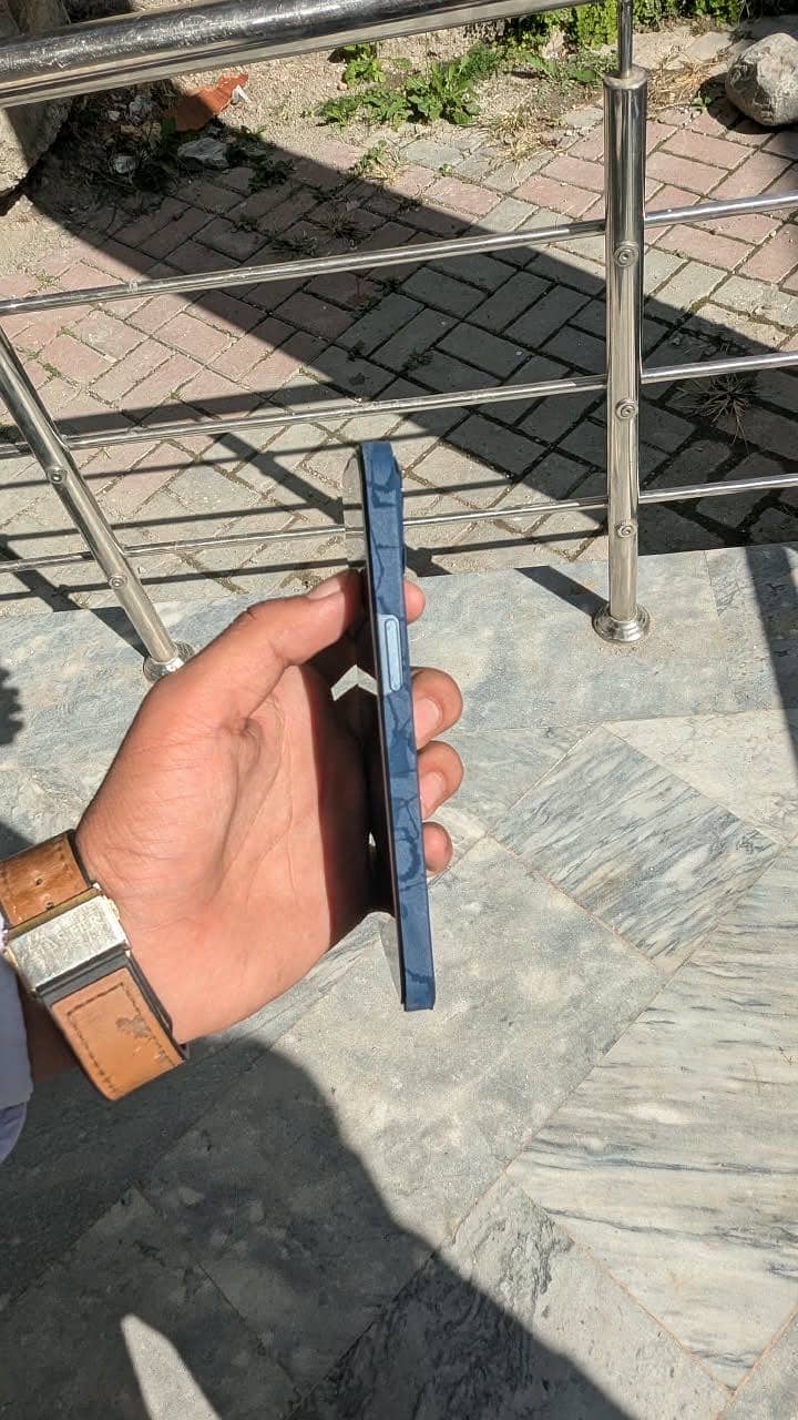 Apple iPhone 13 6