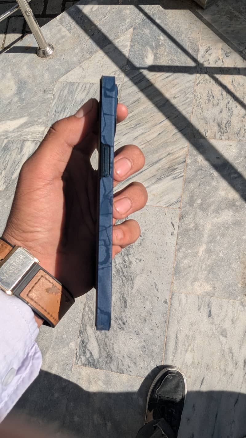 Apple iPhone 13 7