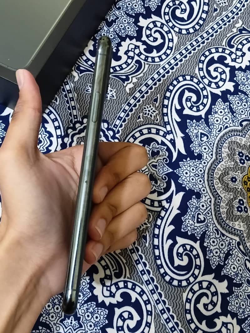 Apple iPhone 11 Pro Max 0