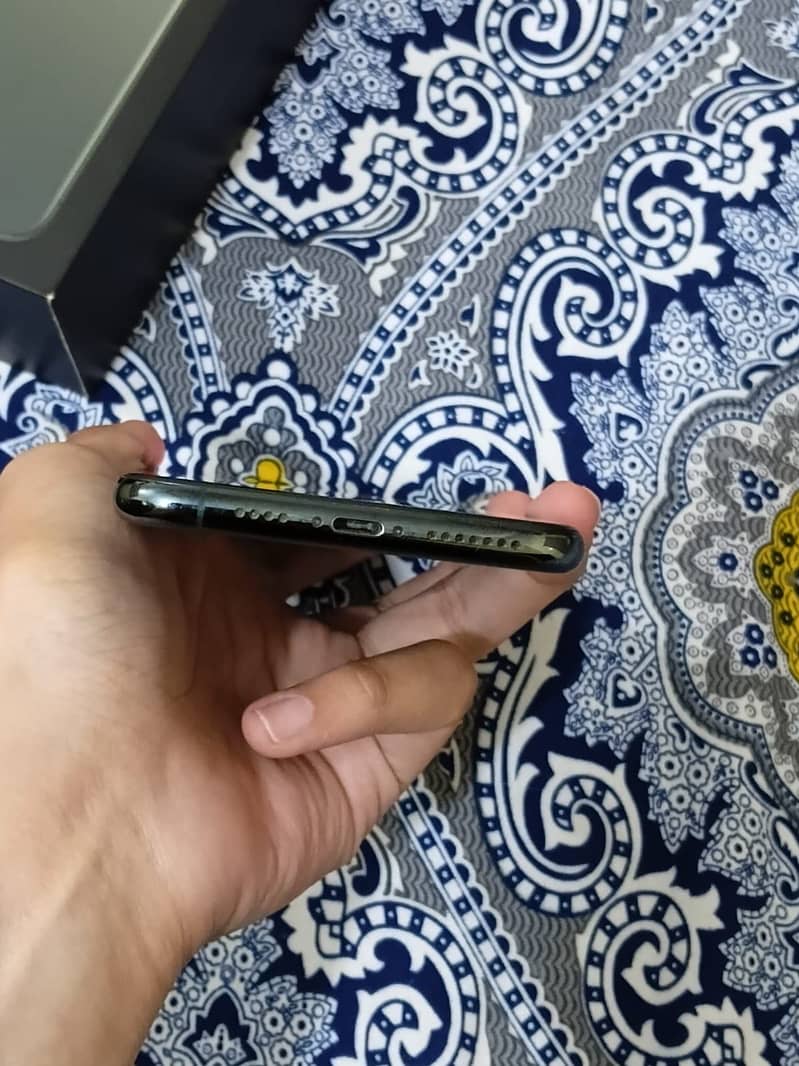 Apple iPhone 11 Pro Max 8