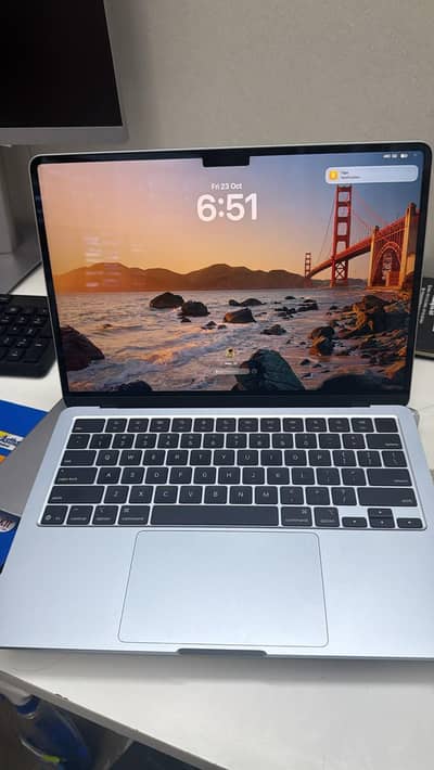 MacBook Air m4 13 inches 16/256 with apple care plus