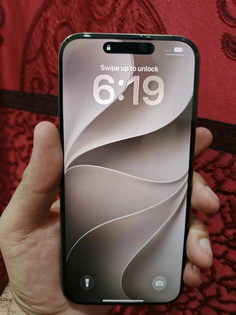Apple iPhone 16 Pro Max 1