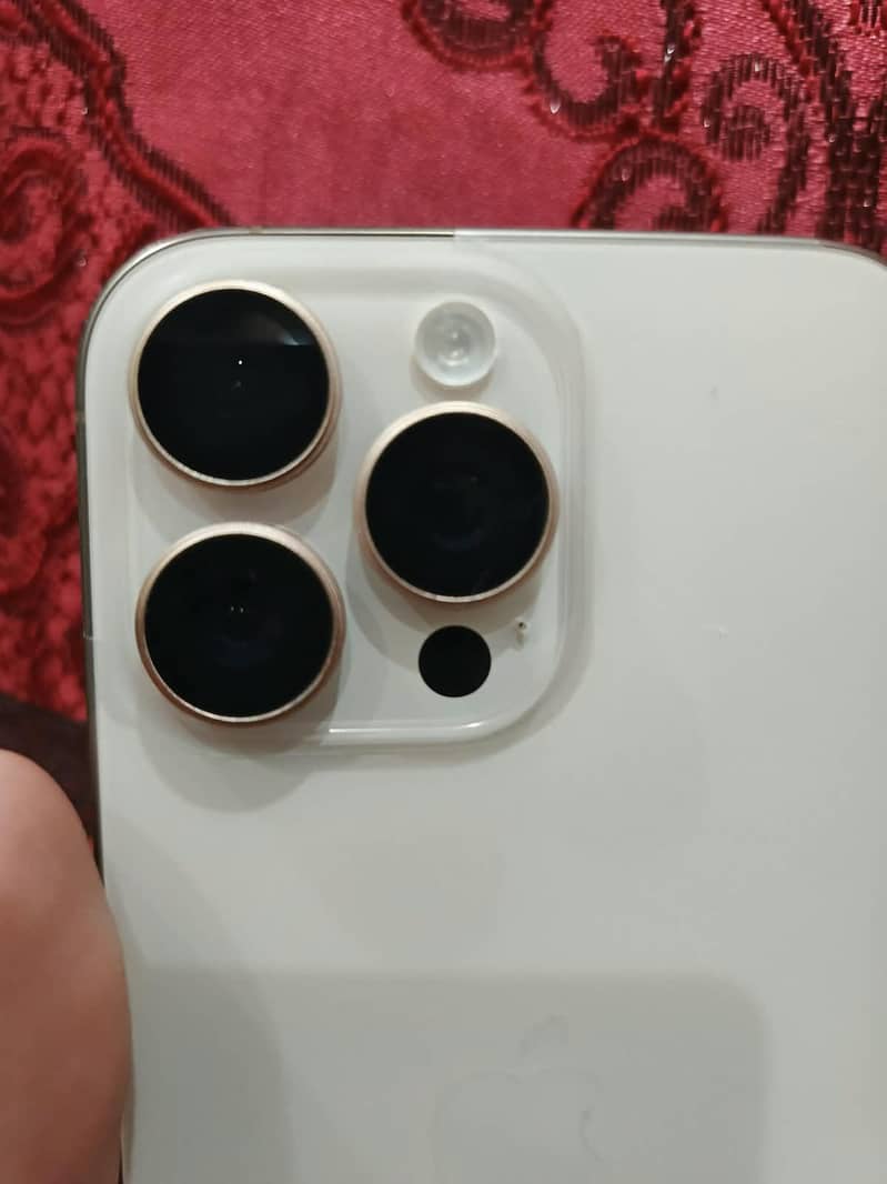 Apple iPhone 16 Pro Max 3