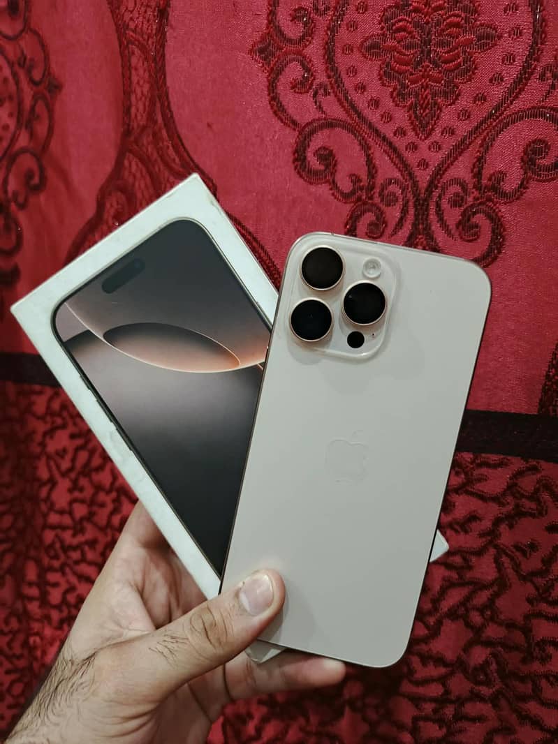 Apple iPhone 16 Pro Max 4