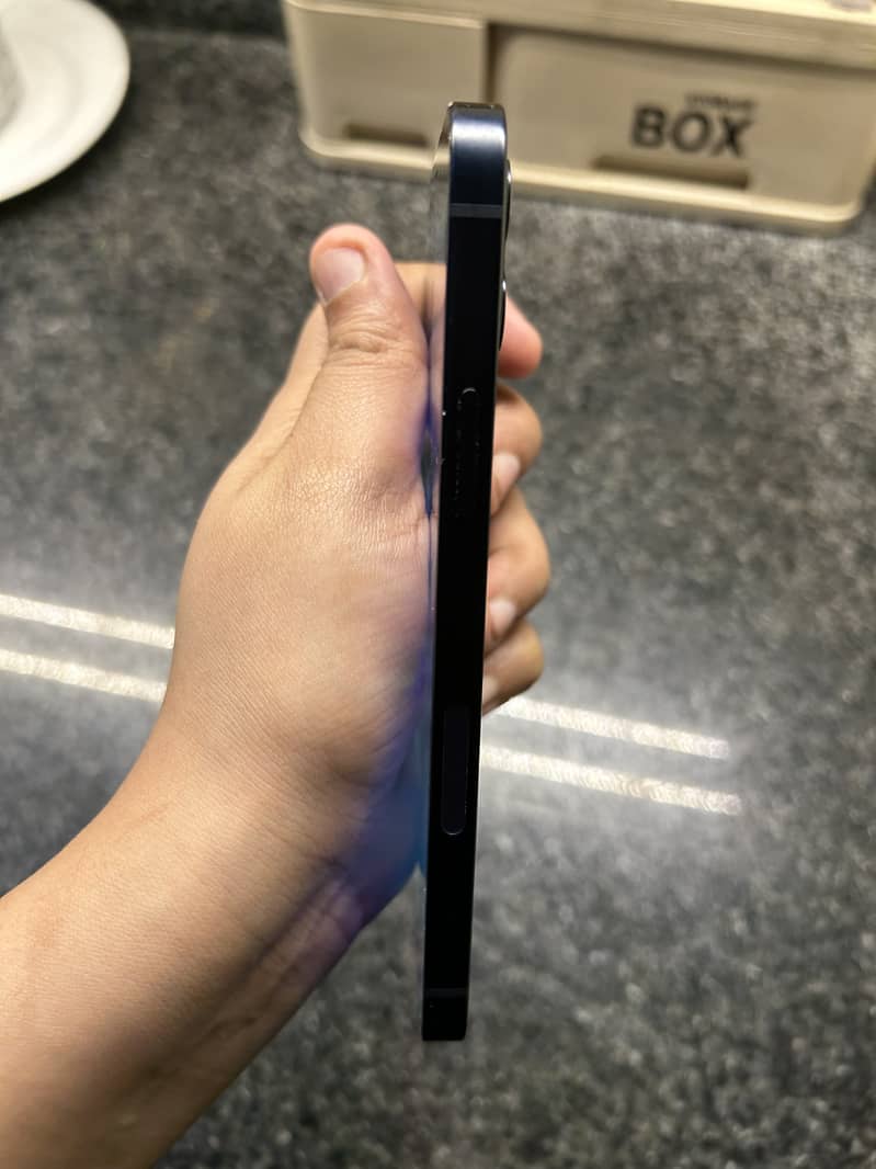 Apple iPhone 12 3
