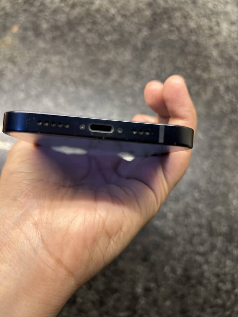 Apple iPhone 12 4