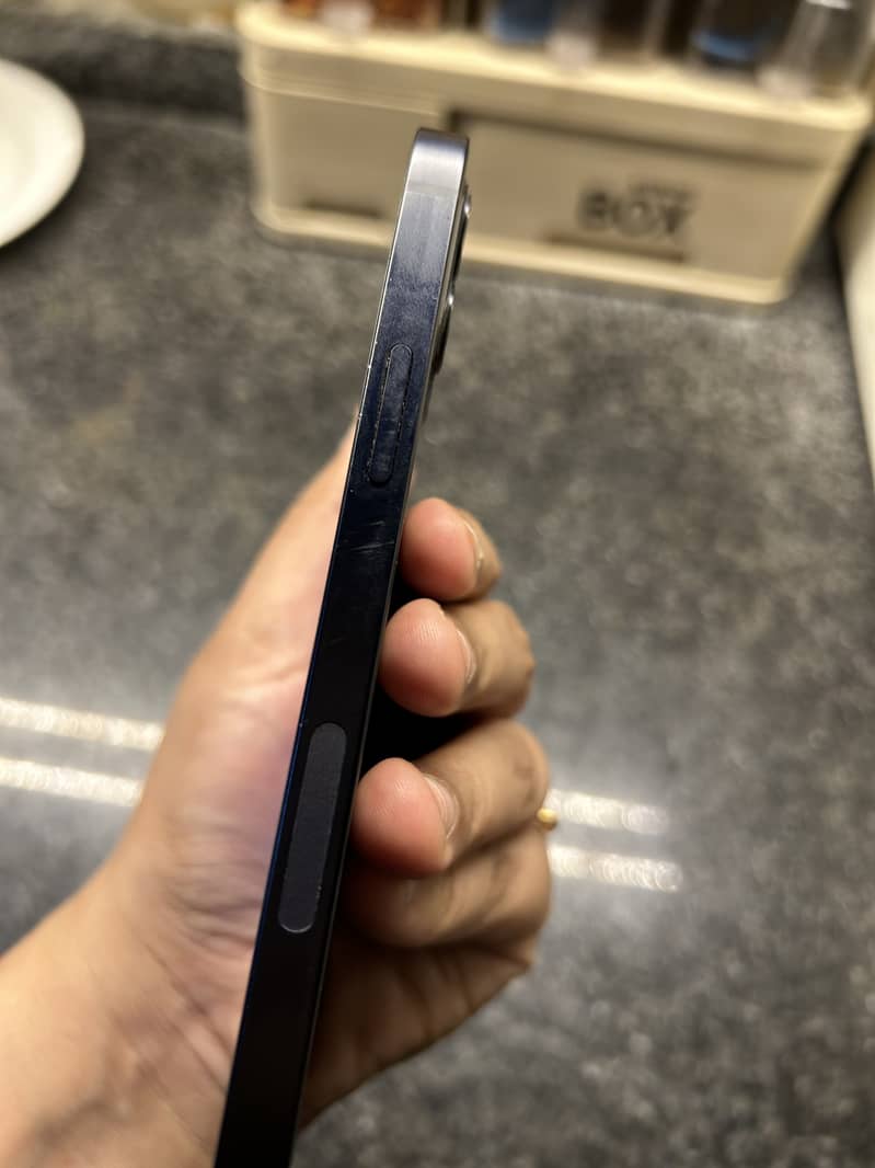Apple iPhone 12 6