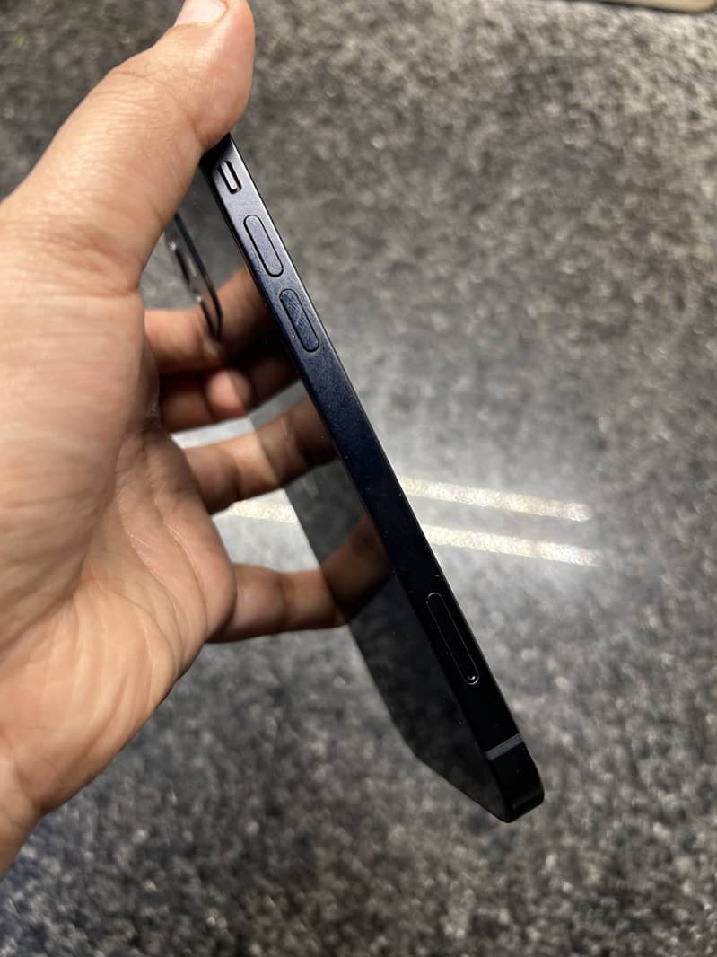 Apple iPhone 12 10