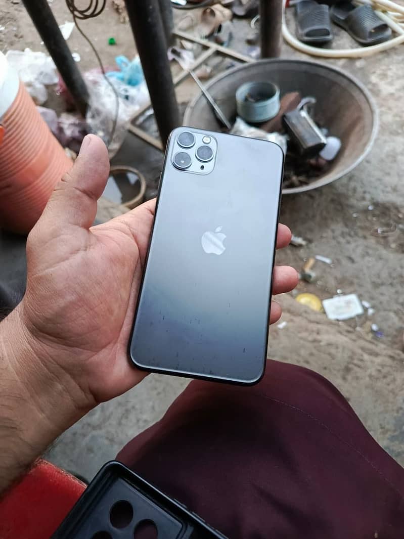 Apple iPhone 11 Pro Max 1