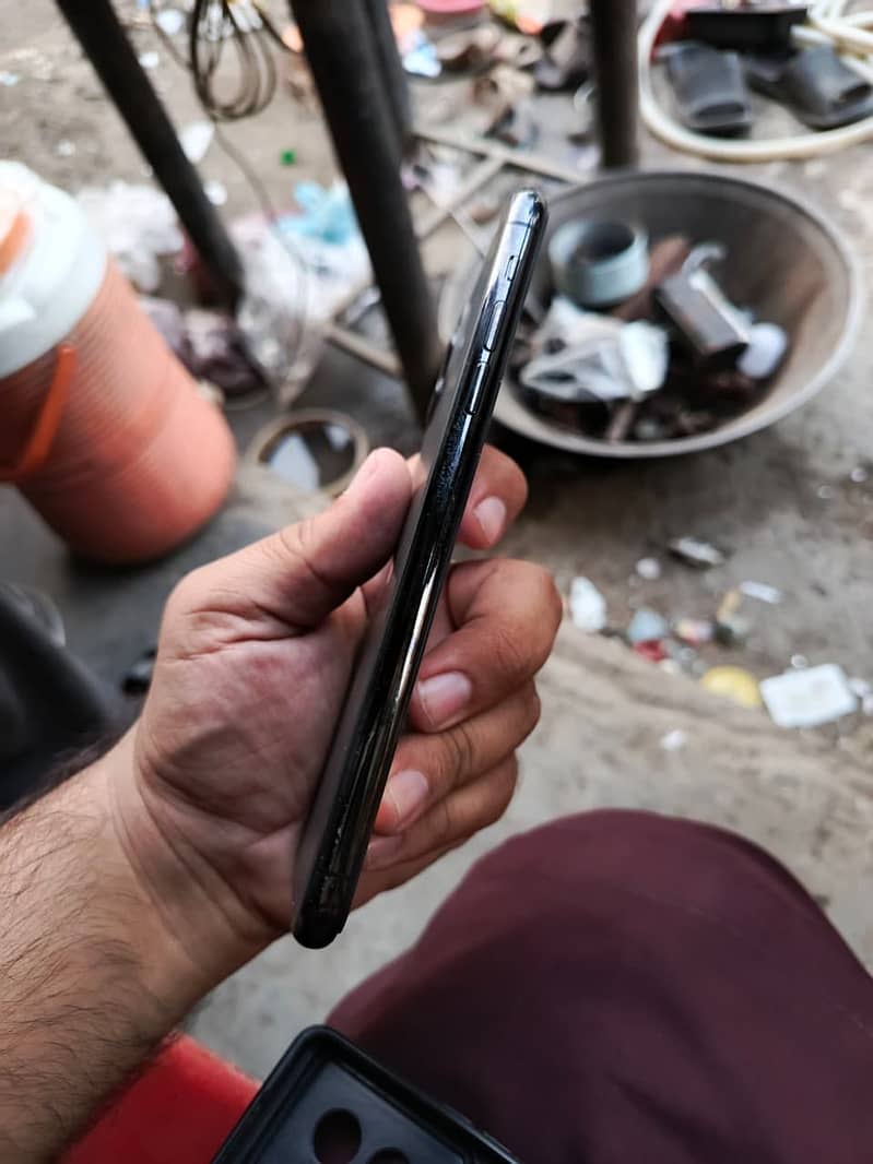 Apple iPhone 11 Pro Max 2