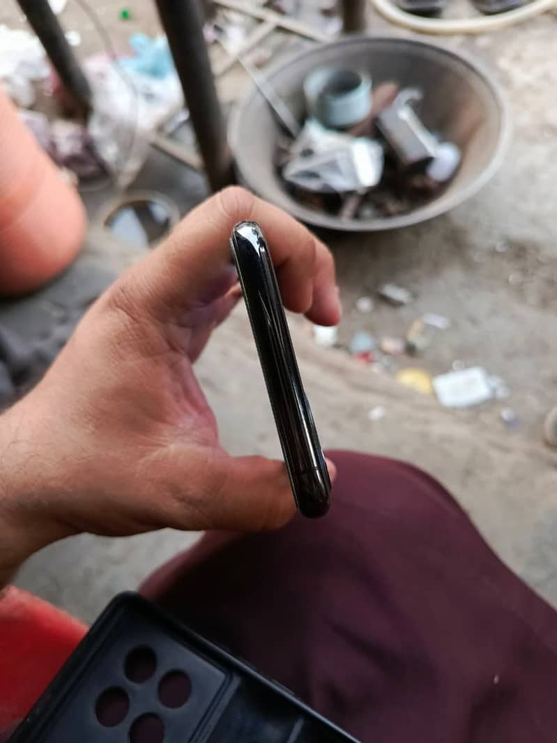 Apple iPhone 11 Pro Max 3