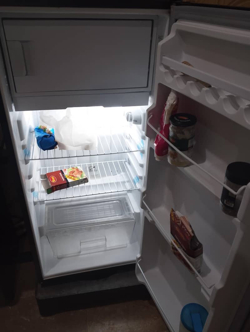 DAWLANCE FRIDGE 1