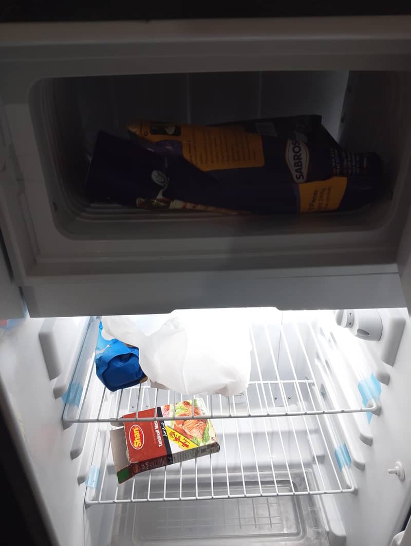 DAWLANCE FRIDGE 2