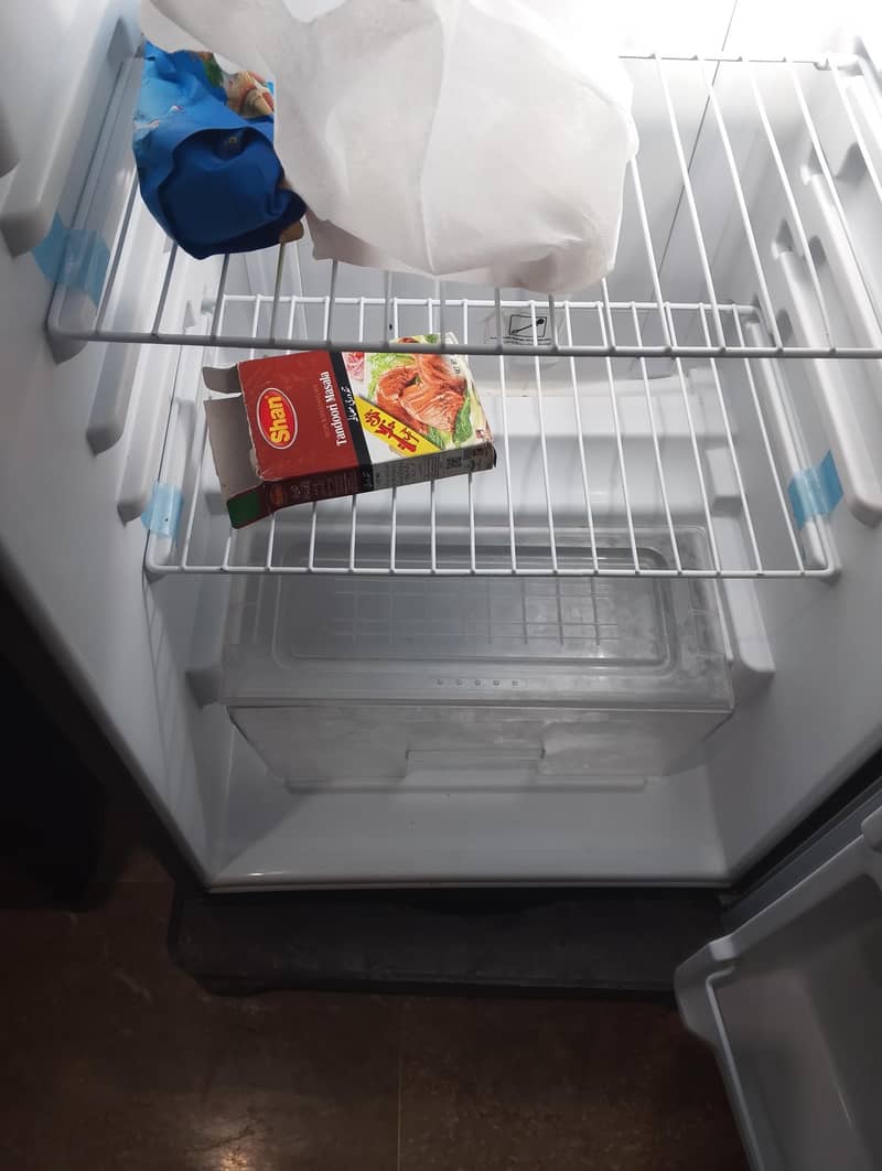 DAWLANCE FRIDGE 3