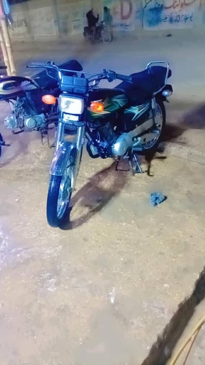 honda 125 4.06. 2023 model condition 10 by 10 engine seal  colour black