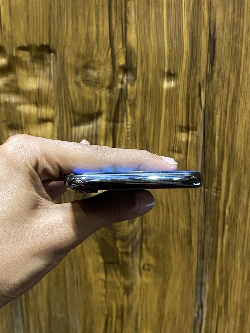 Apple iPhone X 3