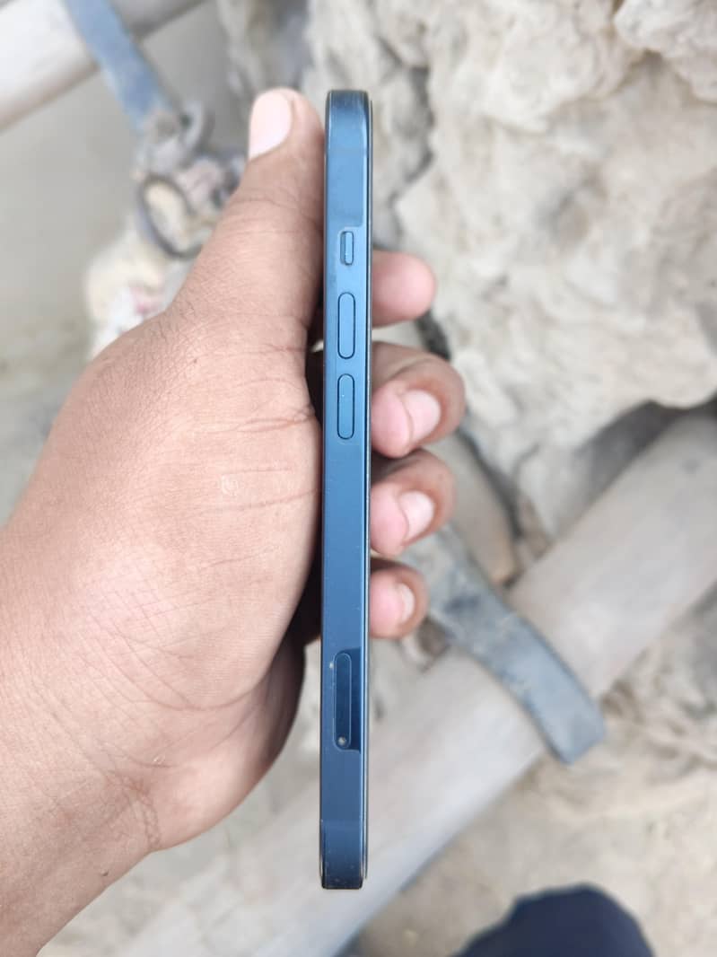 Apple iPhone 13 1