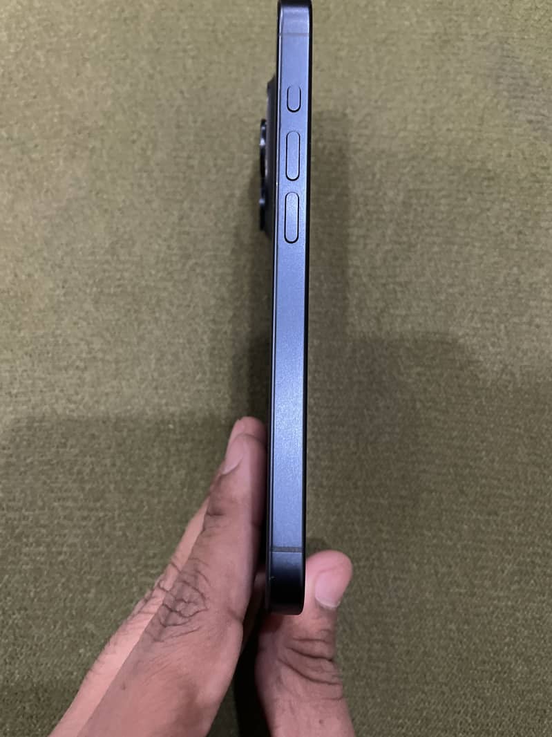 Apple iPhone 15 Pro 2