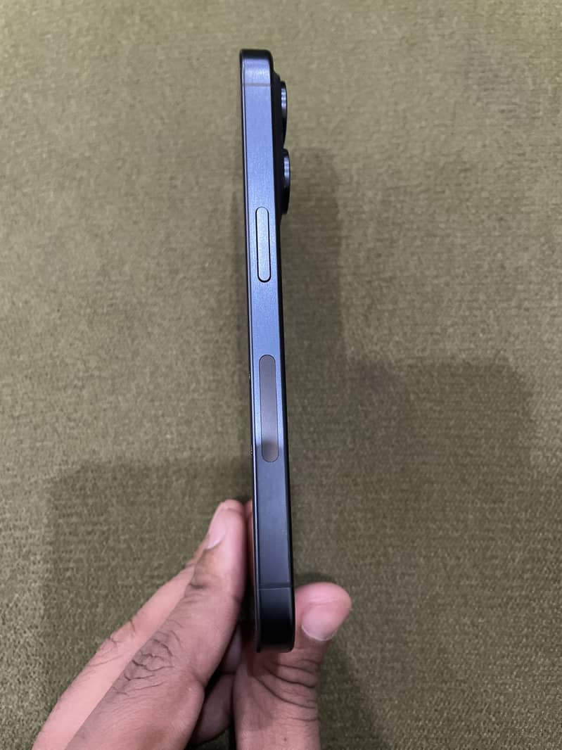 Apple iPhone 15 Pro 3