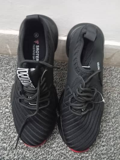Brand New Sroter Sports Shoes – Size 44 | Gym & Fitness | Red Sole