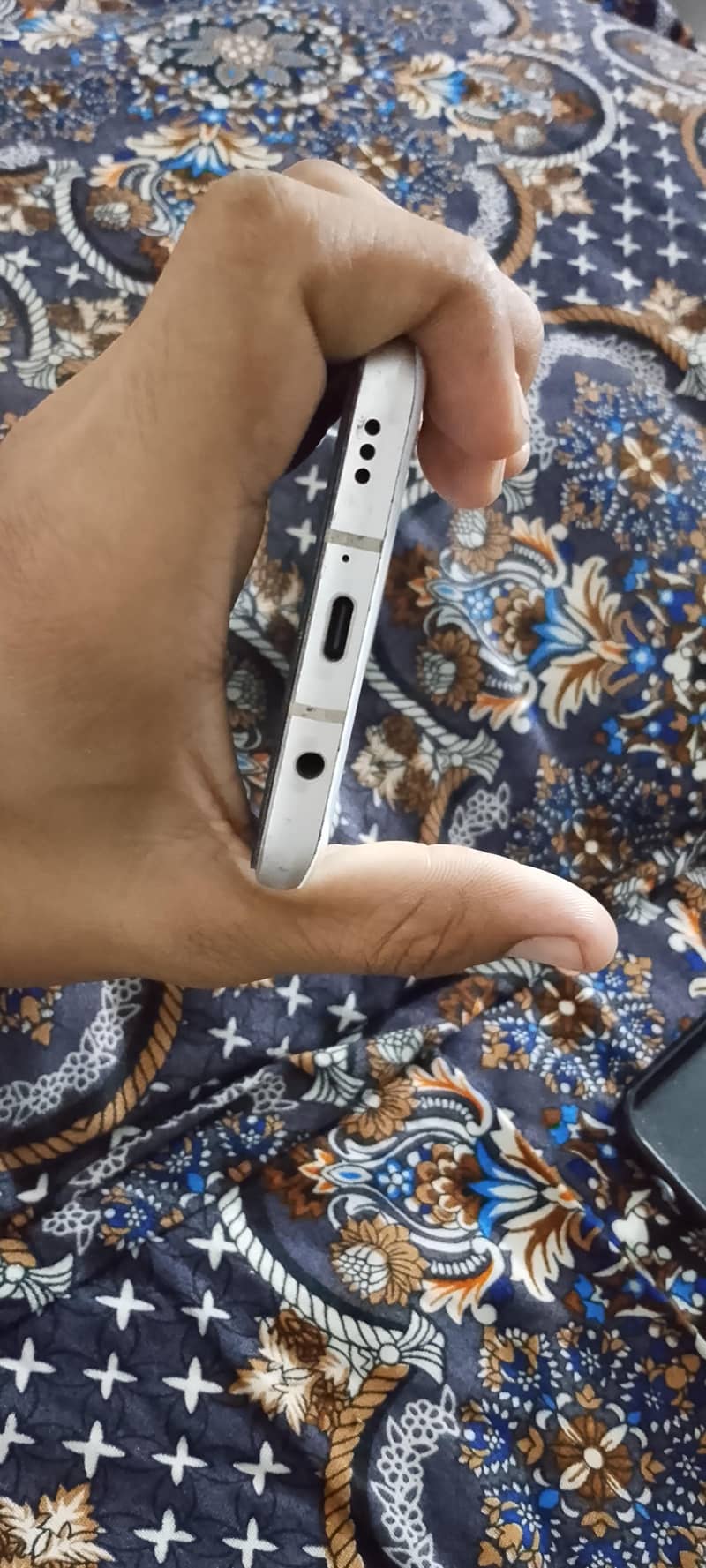 LG V60 2