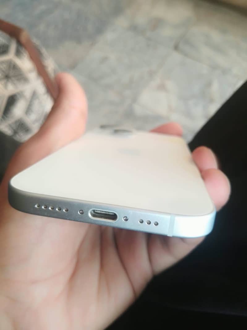 Apple iPhone 15 JV 1