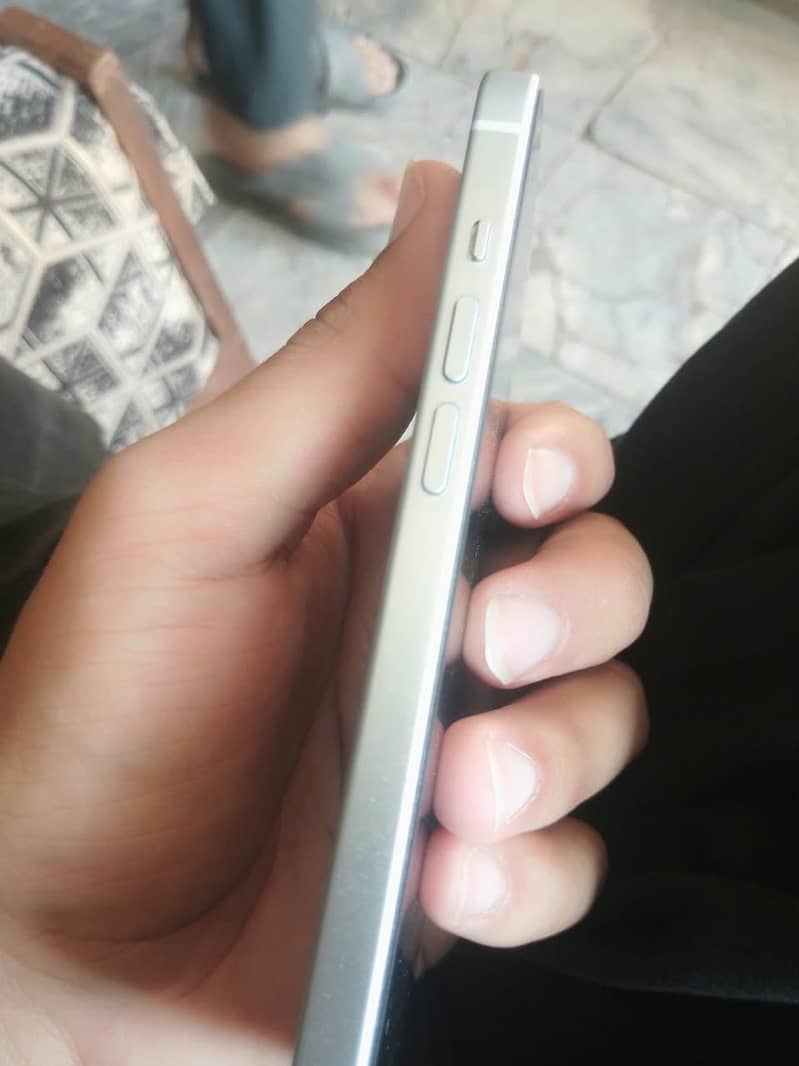 Apple iPhone 15 JV 3