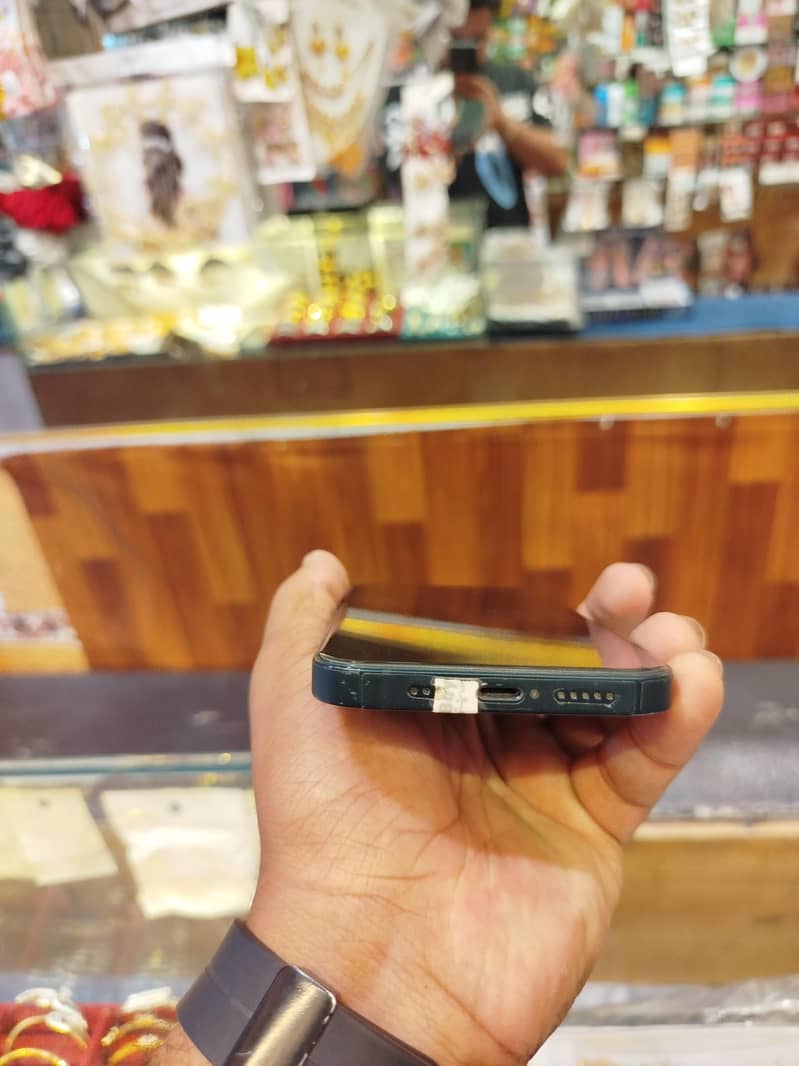 Apple iPhone 13 1