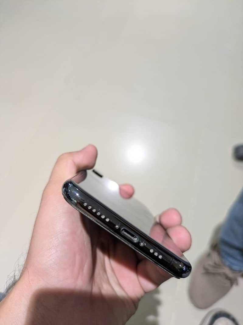 Apple iPhone XS 1