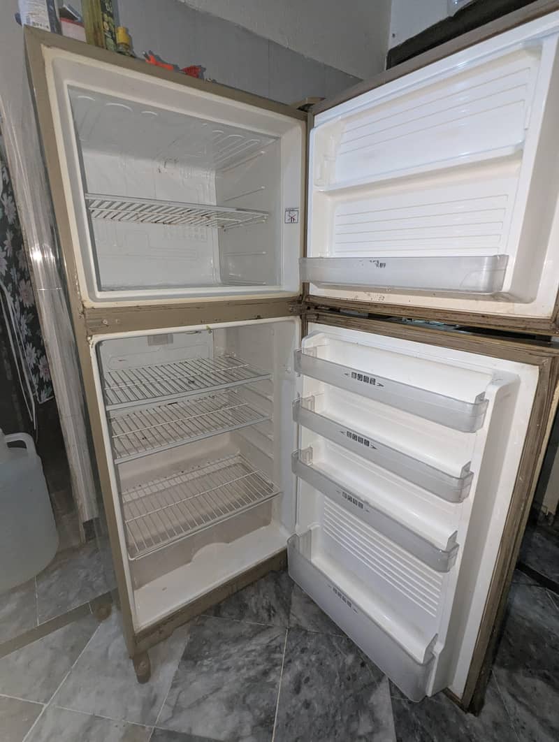 Dawlance fridge 0