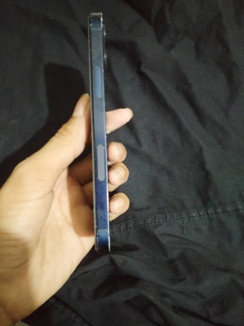 Apple iPhone 12 3