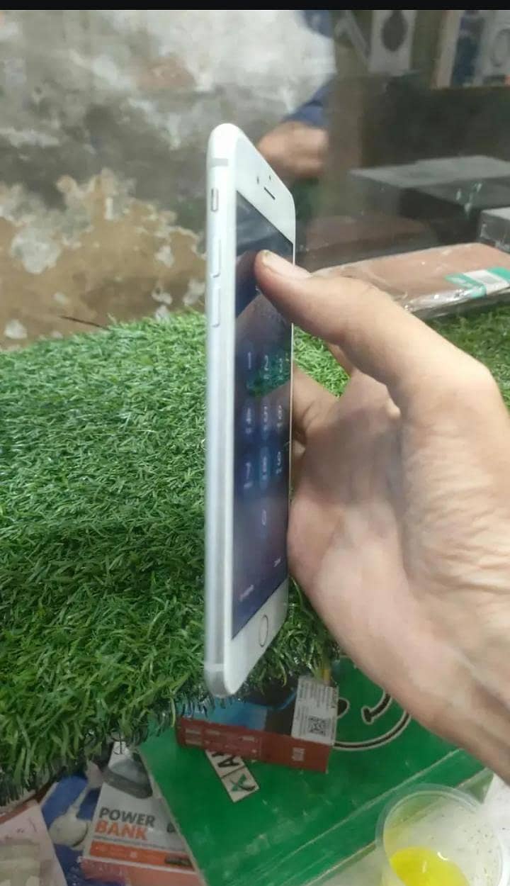 Apple iPhone 7 Plus 2