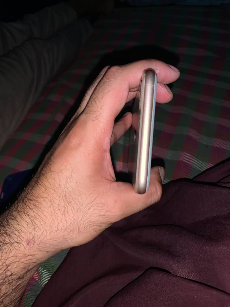 Apple iPhone 8 Plus 3