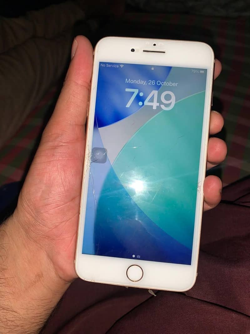 Apple iPhone 8 Plus 4