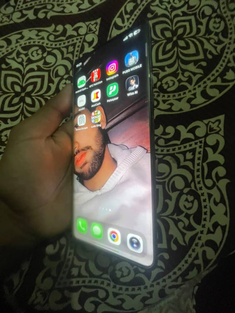 Tecno CAMON 40 Pro 4