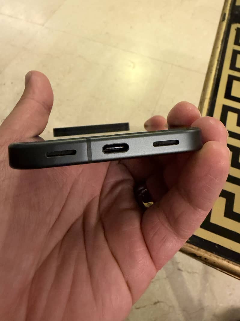 Google Pixel 10 4