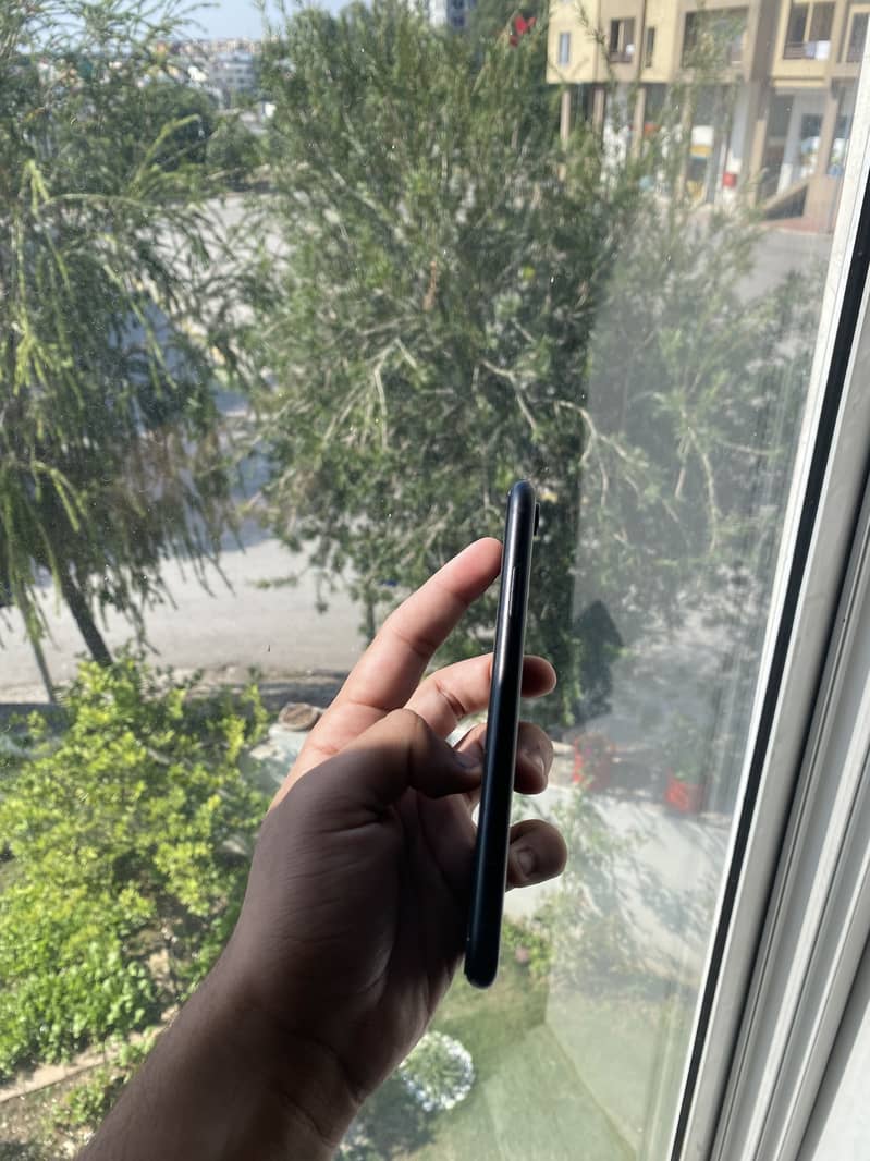 Apple iPhone XR 6