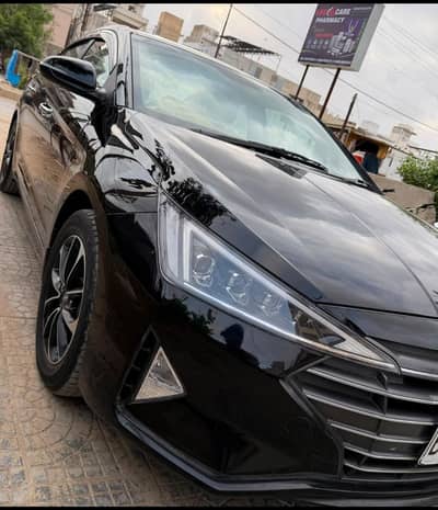 Hyundai Elantra 2.0 top if the line variant