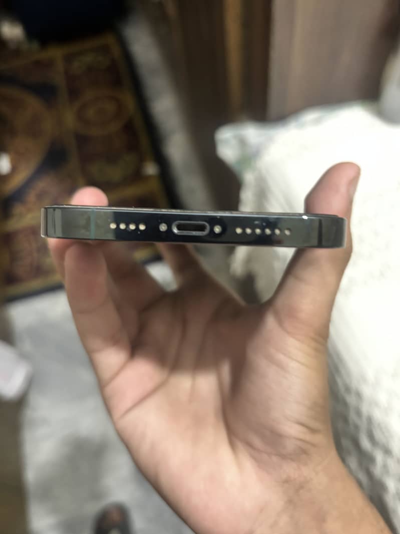Apple iPhone 13 Pro Max 3
