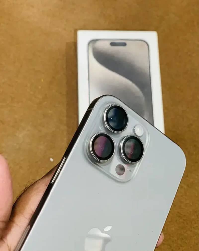 Apple iPhone 15 Pro Max jv 0