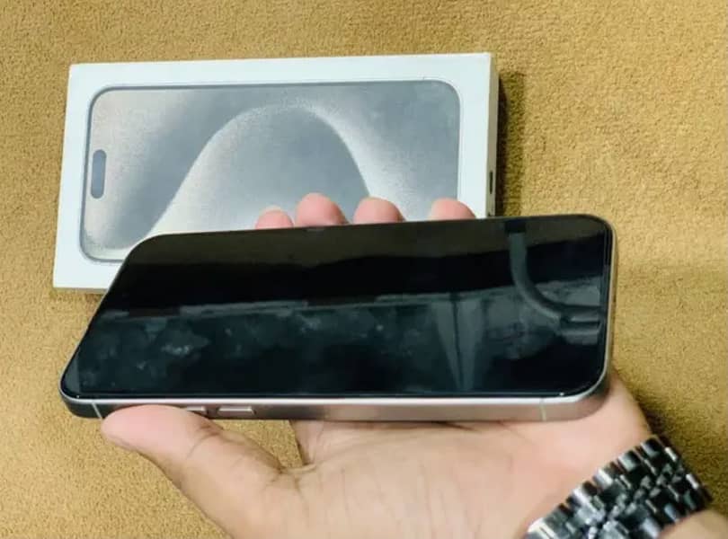 Apple iPhone 15 Pro Max jv 1
