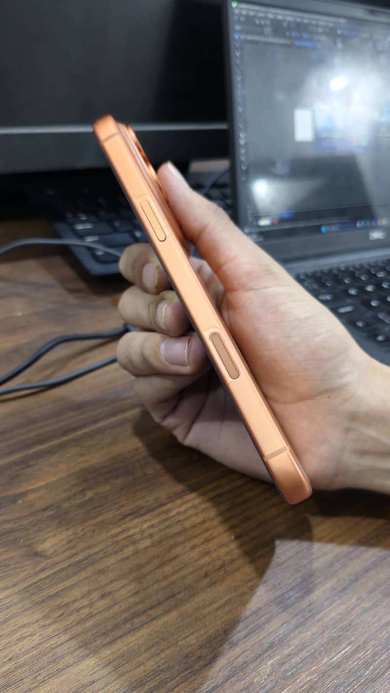 Apple iPhone 17 Pro Max 4