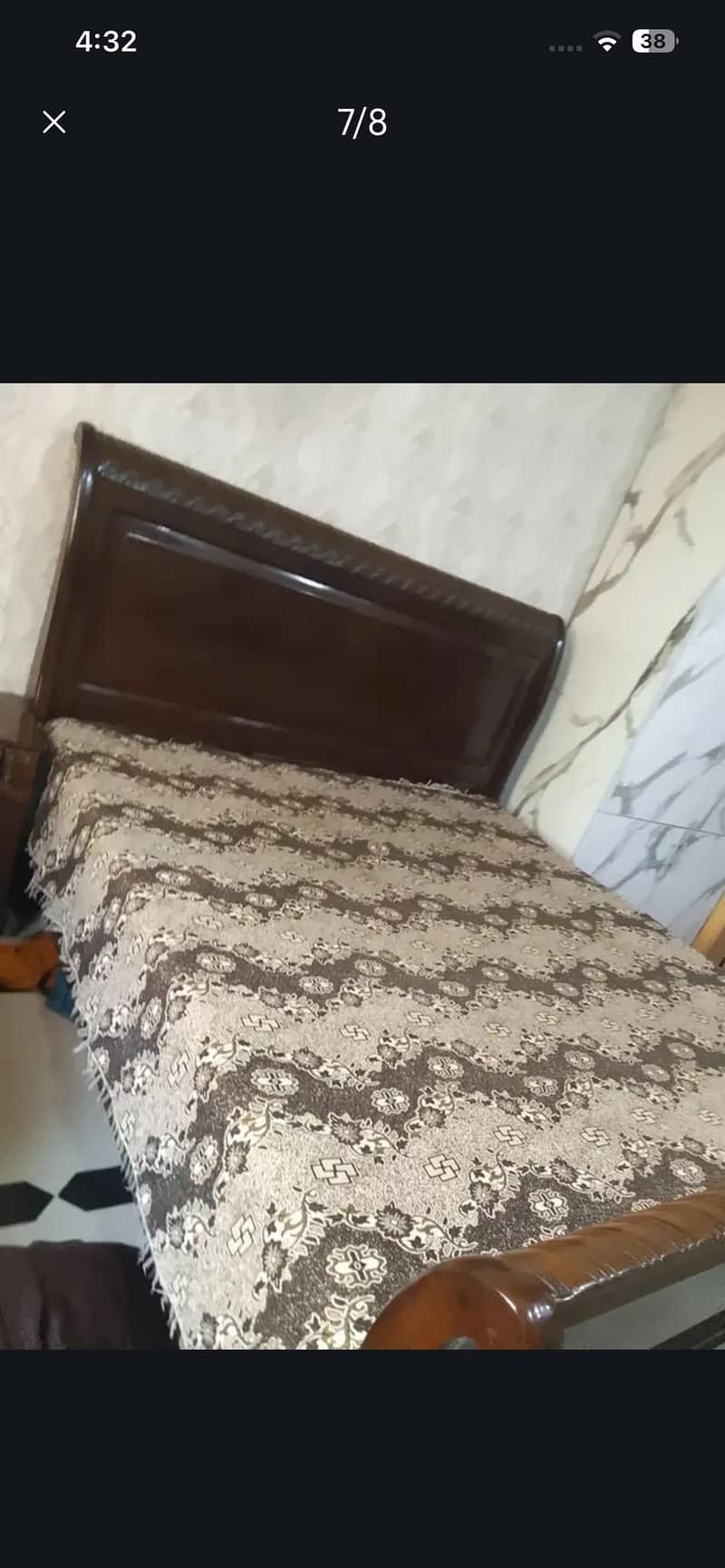 King size bed 0