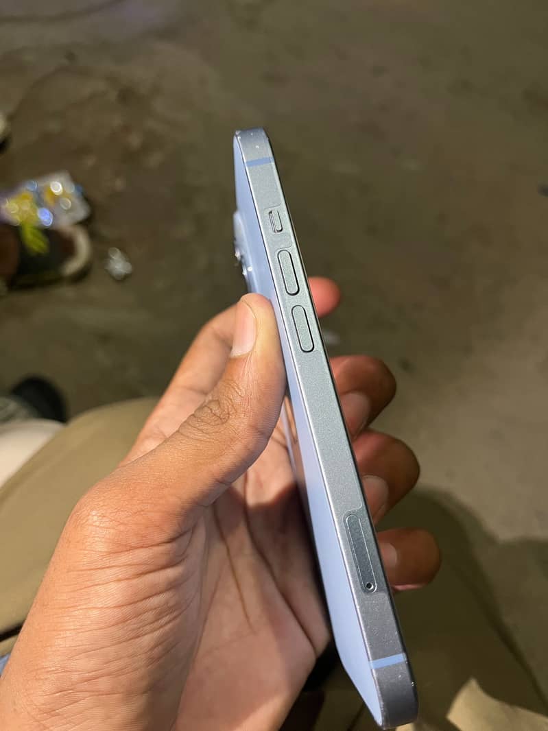 Apple iPhone 14 3