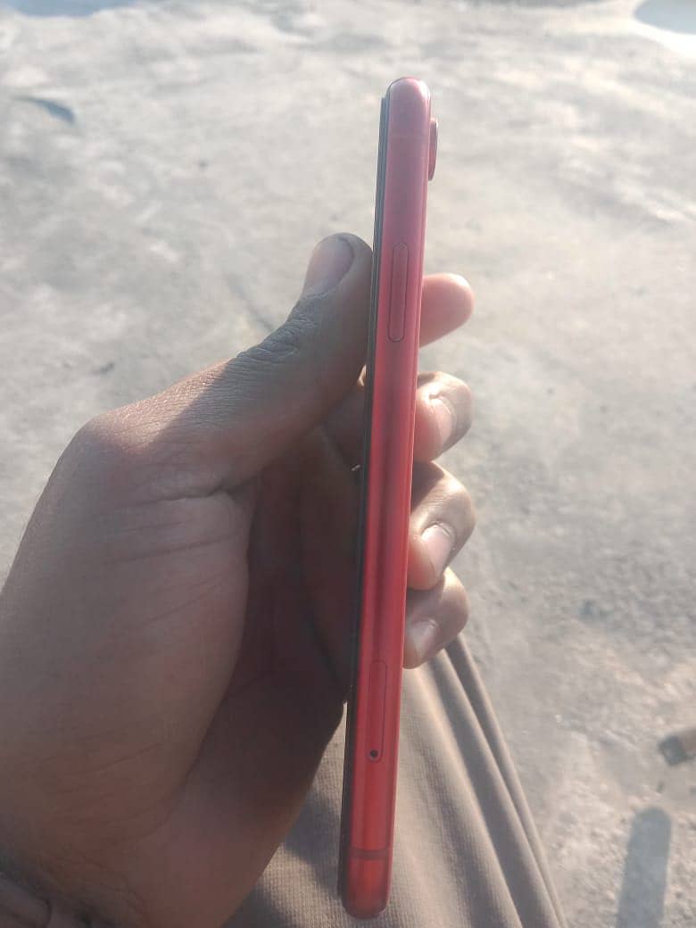 Apple iPhone XR 4