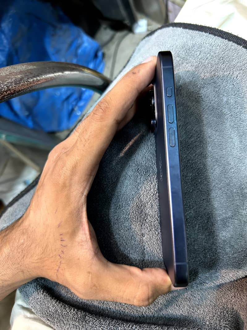 Apple iPhone 15 Pro 2