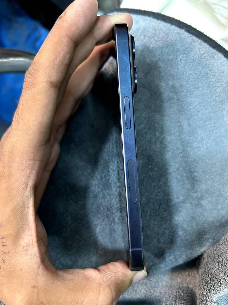 Apple iPhone 15 Pro 3