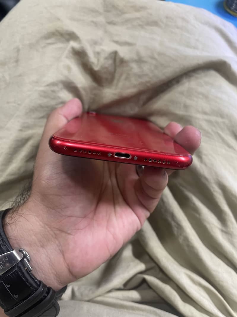 Apple iPhone XR 7