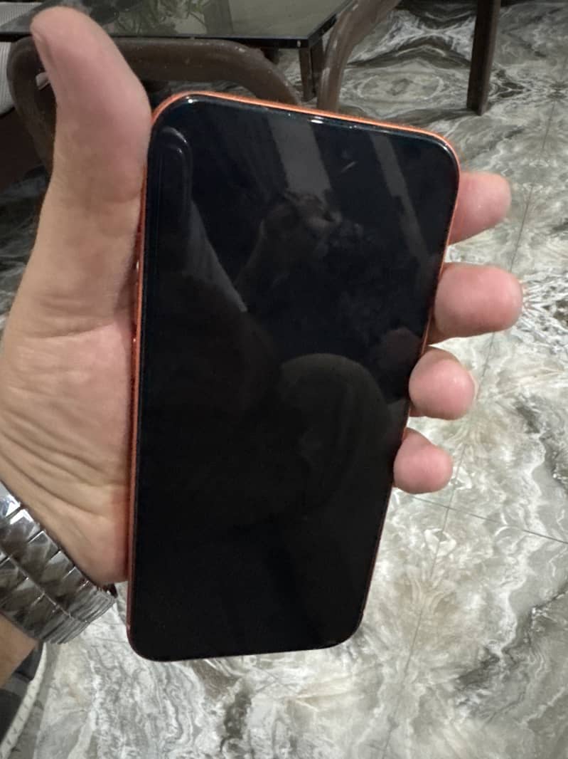 Apple iPhone 17 Pro Max 4