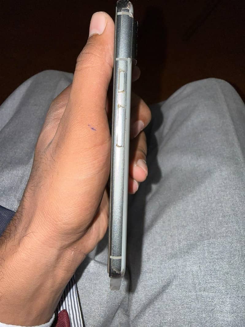 Google Pixel 8 4